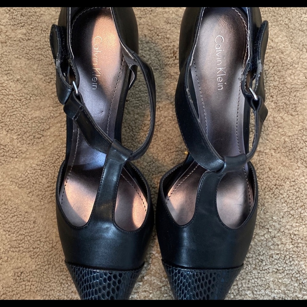 Calvin KLEIN HEELS size 9 NEW!!
